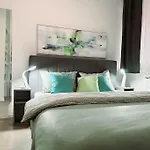 Urban Oasis: Stylish Retreat